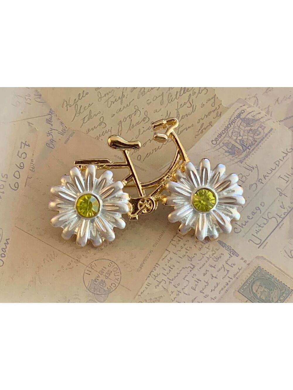 Chic Gold Daisy Flower Brooch with Sparkling Yellow Gem Centers